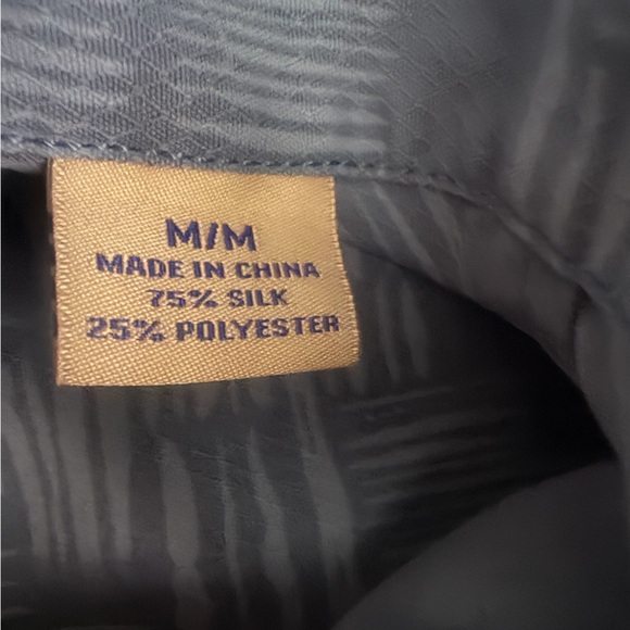 Tommy Bahama Light Blue 75% silk pattered button up beach shirt size medium - Picture 12 of 14